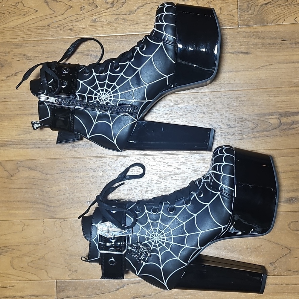 Demonia Spiderweb Torment Boots - Picture 7 of 11